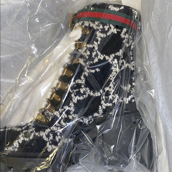 Gucci Shoes - Gucci tweed black boot